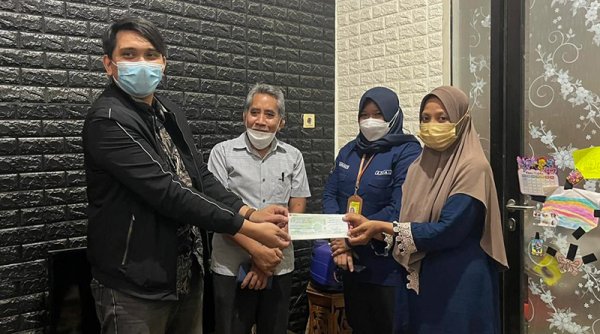 BP2MI Sidoarjo Bersama Kemenlu Serahkan Hak Asuransi Kepada Keluarga PMI ABK