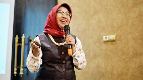Sudah “Cuan” di Luar Negeri, Kepala LLDIKTI Ajak Pekerja Migran Indonesia untuk Tetap Kuliah