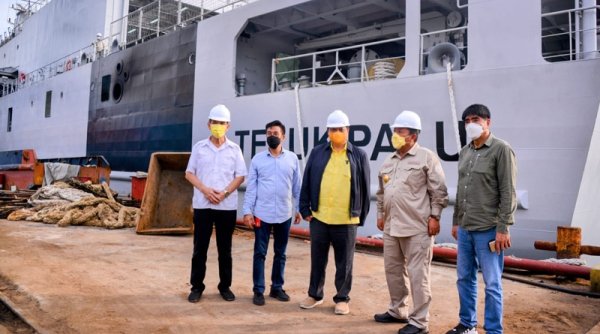 Dukung Pelaku Industri Perkapalan Indonesia, Menko Airlangga Meninjau Langsung Produksi KRI Teluk Palu