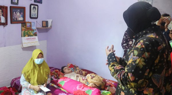 Mensos Siapkan Terapis dan Alat Bantu untuk Anak Penderita Lumpuh Layuh di Jambi