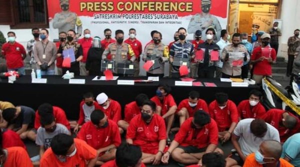 Polrestabes Surabaya Pamerkan Puluhan Bandit Jalanan