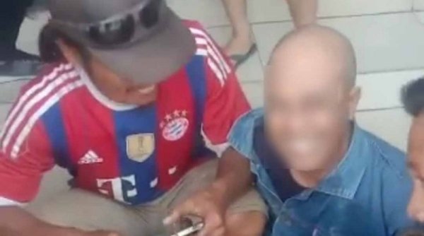 Viral ! Pria ODGJ Pertontonkan Alat Kelamin di Minimarket