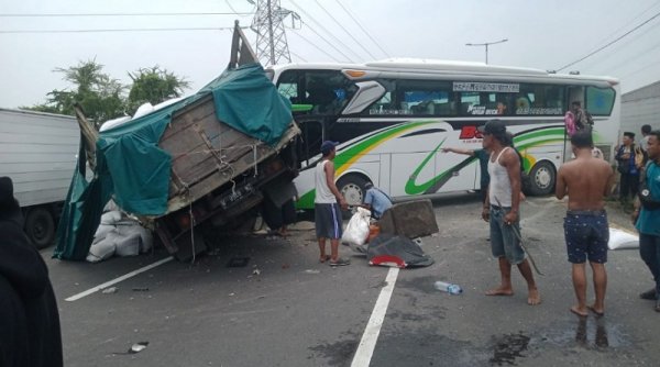 Habis Ziarah di Sunan Ampel, Peziarah Depresi Ambil Alih Kemudi Bus