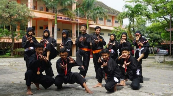 Atlet Pencak Silat MTsN 9 Raih 10 Medali Bengawan Solo National Open Championship 2022