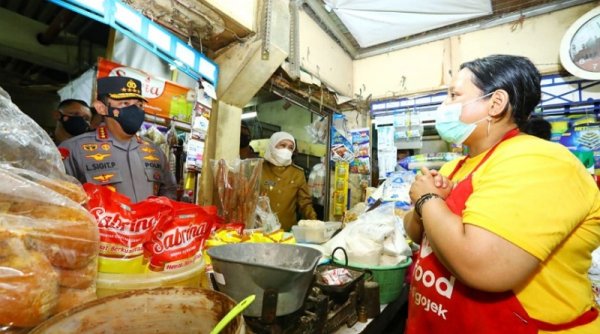 Cek Stok Minyak Goreng, Kapolri Perintahkan Kapolda Jatim Sebar Satgas Pangan