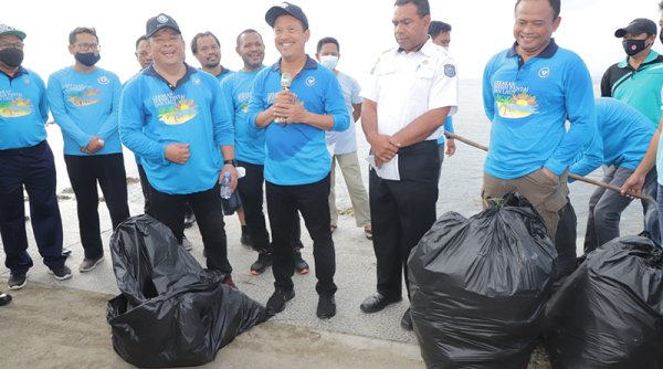 Menteri Trenggono Ajak Pemda Gerakkan Masyarakat Raja Ampat Jaga Kesehatan Laut