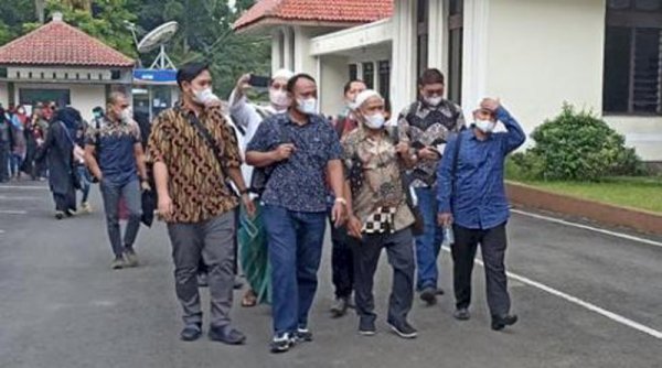 16 Pengacara Habib Bahar Minta Sidang Digelar Offline, Majelis Hakim : Pengadilan Mengabulkan