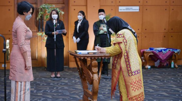 Sekretaris Jenderal Kemendikbudristek Lantik Dua Rektor Perguruan Tinggi Negeri Periode 2022-2026
