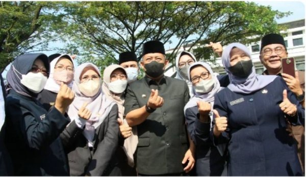 Kurang dari 24 Jam Jadi Wali Kota, Yana Langsung Tancap Gas Lantik 130 Pejabat