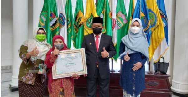 KARTINI MASA KINI |  Yayat Rohayati,  35 Tahun Mengabdi Sebagai Guru Honorer