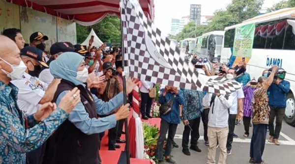 Gubernur Khofifah Lepas 100 Bus Pemudik Gratis