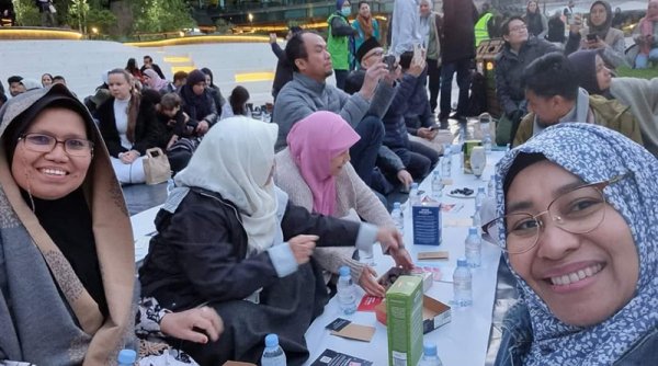 Masakan Indonesia pada Buka Puasa Bersama Komunitas Muslim London