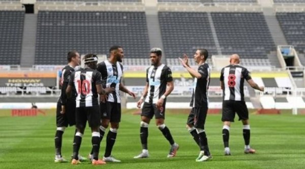 Newcastle United Bungkam Leicester City 2-1