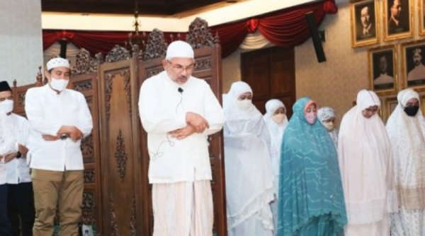 Gubernur Khofifah Ajak Qiyamul Lail Berjamaah dan Lomba Masak Bandeng