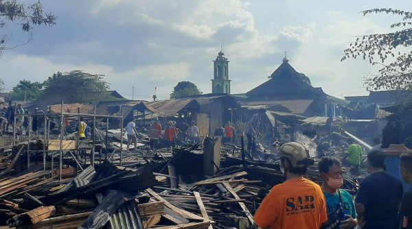 Di Hari Kedua Lebaran Pasar Mebel Bibis Solo Terbakar