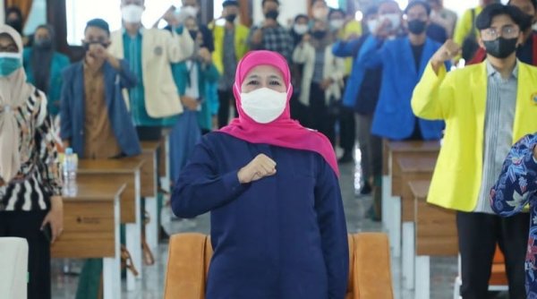 Khofifah Ajak Mahasiswa Bekolaborasi di Bidang Ekonomi dan Energi Terbarukan