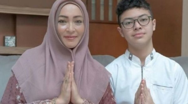 Usai Bebas, Angelina Sondakh Semringah Rayakan Lebaran Bareng Keanu Massaid