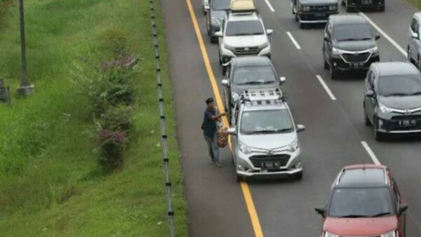 Arus Balik ke Jakarta Mulai Terlihat di Tol Palikanci