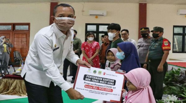 Pemkab Bekasi Salurkan Bantuan non-Tunai bagi Anak Yatim Piatu Korban Covid-19
