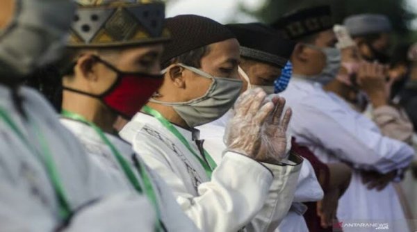 Respons Lepas Masker di Area Terbuka, Ketua MUI: Salat Berjemaah Buka Masker Asal dalam Kondisi Sehat