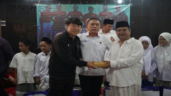 Ajak Santri Nonton Timnas vs Bangladesh Besok, Iriawan dan Shin Tae-yong Kunjungi Pontren Daarut Taubah Bandung