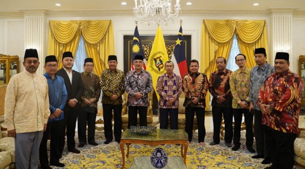 Temui yang Dipertua Negeri Melaka, Gubri Bahas RoRo dan Jembatan Melaka-Rupat Dumai