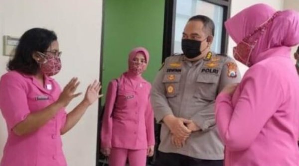HUT Bhayangkara ke 76 Polda Jatim Gelar Operasi Katarak dan Bibir Sumbing