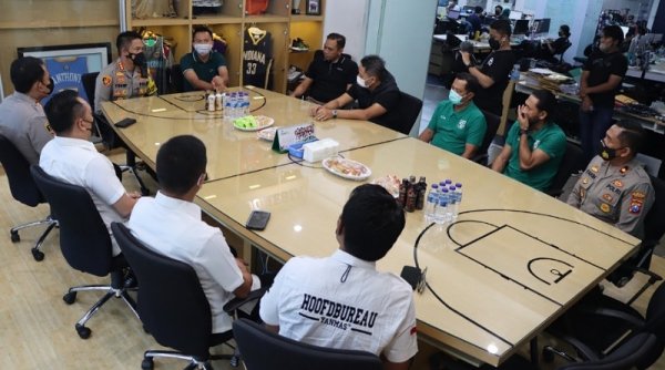 Kapolrestabes Surabaya Ajak Bonek Merayakan Anniversary 95 th Persebaya Nobar di Mako