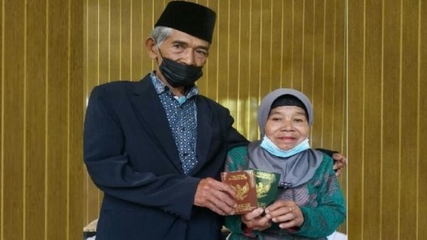 Cerita Kepala KUA Kemalang Nikahkan Kakek Berusia 93 Tahun