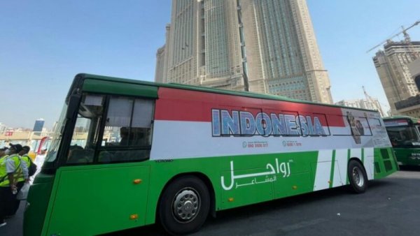 Bus "Shalawat" dan Petugas Siap Layani Jemaah di Mekah