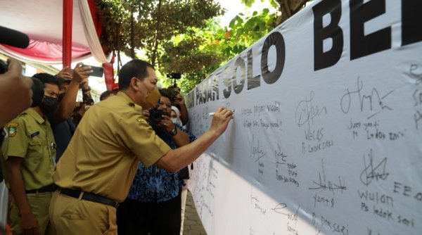 Pedagang Pasar Tradisional Solo Deklarasikan "Pasar Bebas Rentenir"