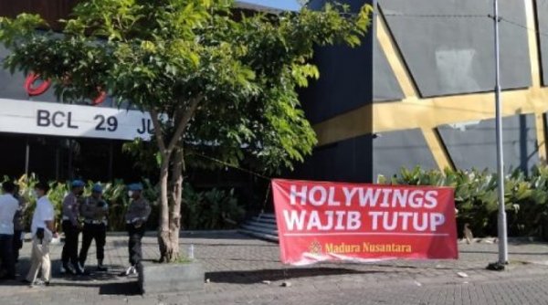 Ormas Madura Nusantara Geruduk Holywings Surabaya