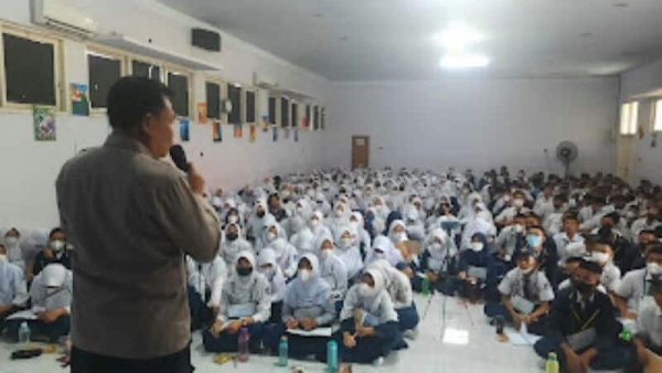 Masa Pengenalan Lingkungan Sekolah di Bekasi Libatkan Polisi
