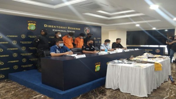 Sindikat Begal Rekening dengan Modus Ilegal Akses, Penipuan, dan Penggelapan Diringkus Polisi