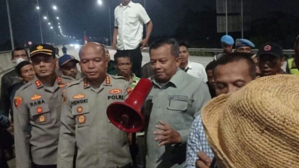 Anggota Komisi V DPR Temui Masyarakat Tuntut Sengketa Lahan Pembangunan Jalan Tol