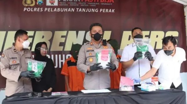 Polres Pelabuhan Tanjung Perak Amankan Dua Kurir Sabu