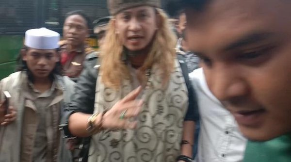 Tiba di PN Bandung, Habib Bahar Bikin Pernyataan Keras untuk Awak Media