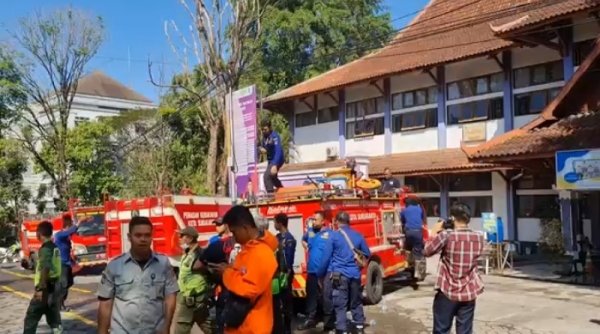 Gedung A FKIP UNS Terbakar, Diduga Ini Penyebabnya