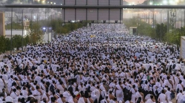 Jamaah Haji Bermalam di Muzdalifah Setelah dari Arafah