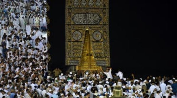 Beres Musim Haji, Arab Saudi Mulai Menerima Aplikasi Visa Umrah