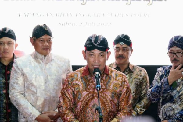 Wayang Kulit Meriahkan Hari Bhayangkara, Kapolri: Lestarikan Budaya dan Lebih Dekat dengan Masyarakat