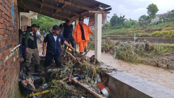 Bupati dan Wabup Garut Terjun Langsung Cek Kondisi Lokasi Banjir di Daerah Perkotaan Garut