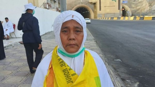 Jerih Payah Keliling Jual Kain, Mursalam Naik Haji  