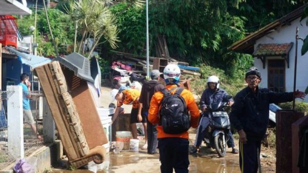 Pembersihan Sisa Material Pascabanjir/Longsor Masih Menjadi Fokus Pemkab Garut