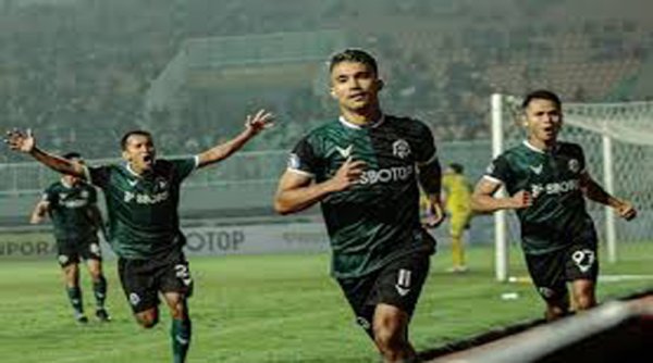 Skuad Djajang Nurdjaman Dapat Durian Runtuh