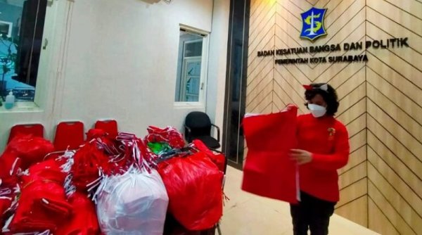 Pemkot Surabaya Bagikan 13.884 Bendera Merah Putih Gratis