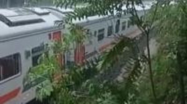Perjalanan KA Solo-Semarang Terhambat Banjir di Kalioso