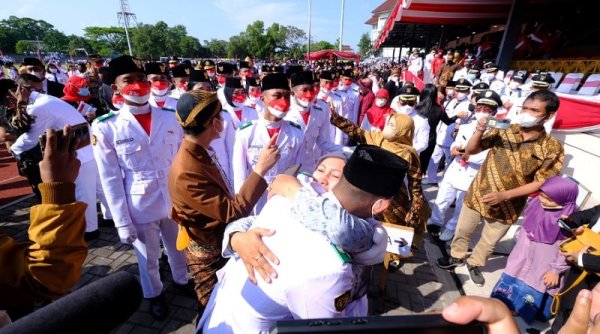 Upacara HUT RI di Stadion Sriwedari Terganggu Tali Pengerek Bendera Putus