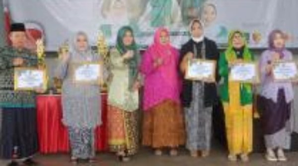 Peringati HUT ke-77 RI,Fatayat NU Kab. Bandung Gelar Festival Kebaya Mendunia