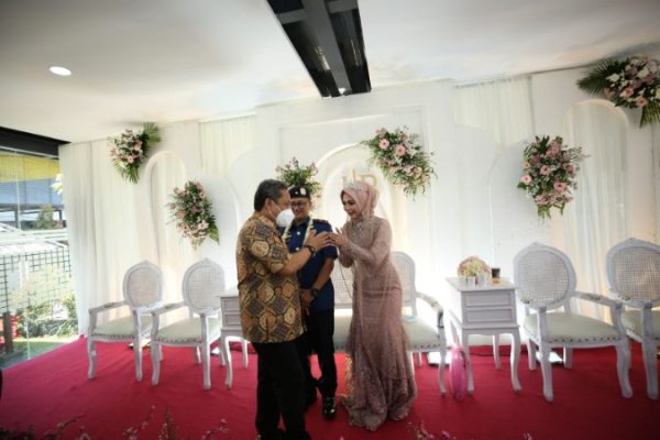 Iis dan Budi Klien Pertama Nikah di Mal Pelayanan Publik